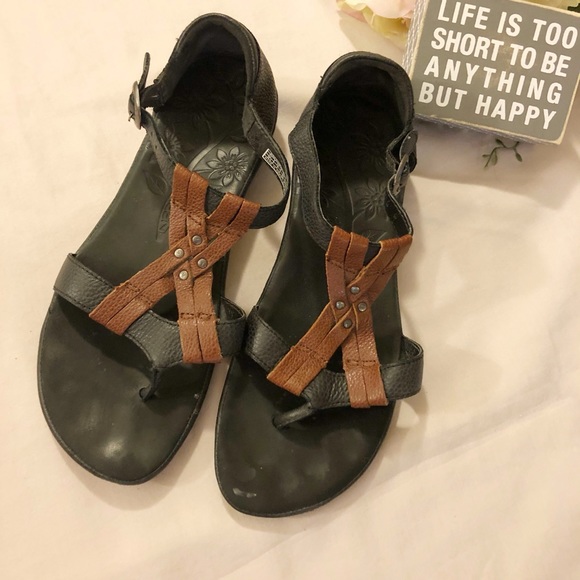 keen sandals womens size 8